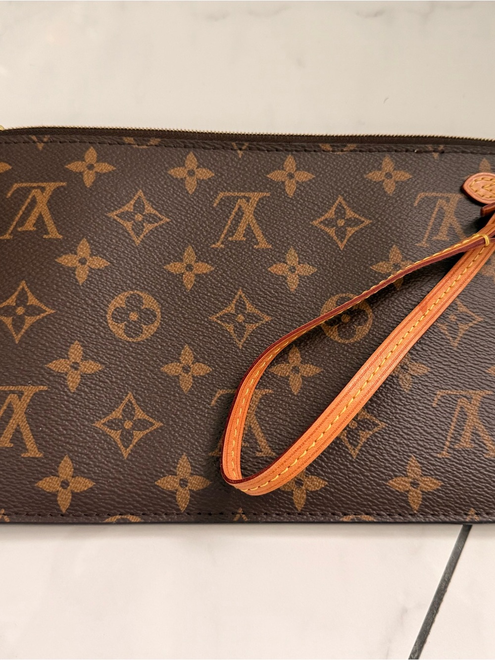Louis Vuitton Beige Monogram Neverfull MM with Zip Pouch (~$1k under retail!) - Picture 13 of 14